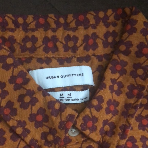 Beautiful shirt perfect  ,really comfortable and fashionable unique - Picture 2 of 7